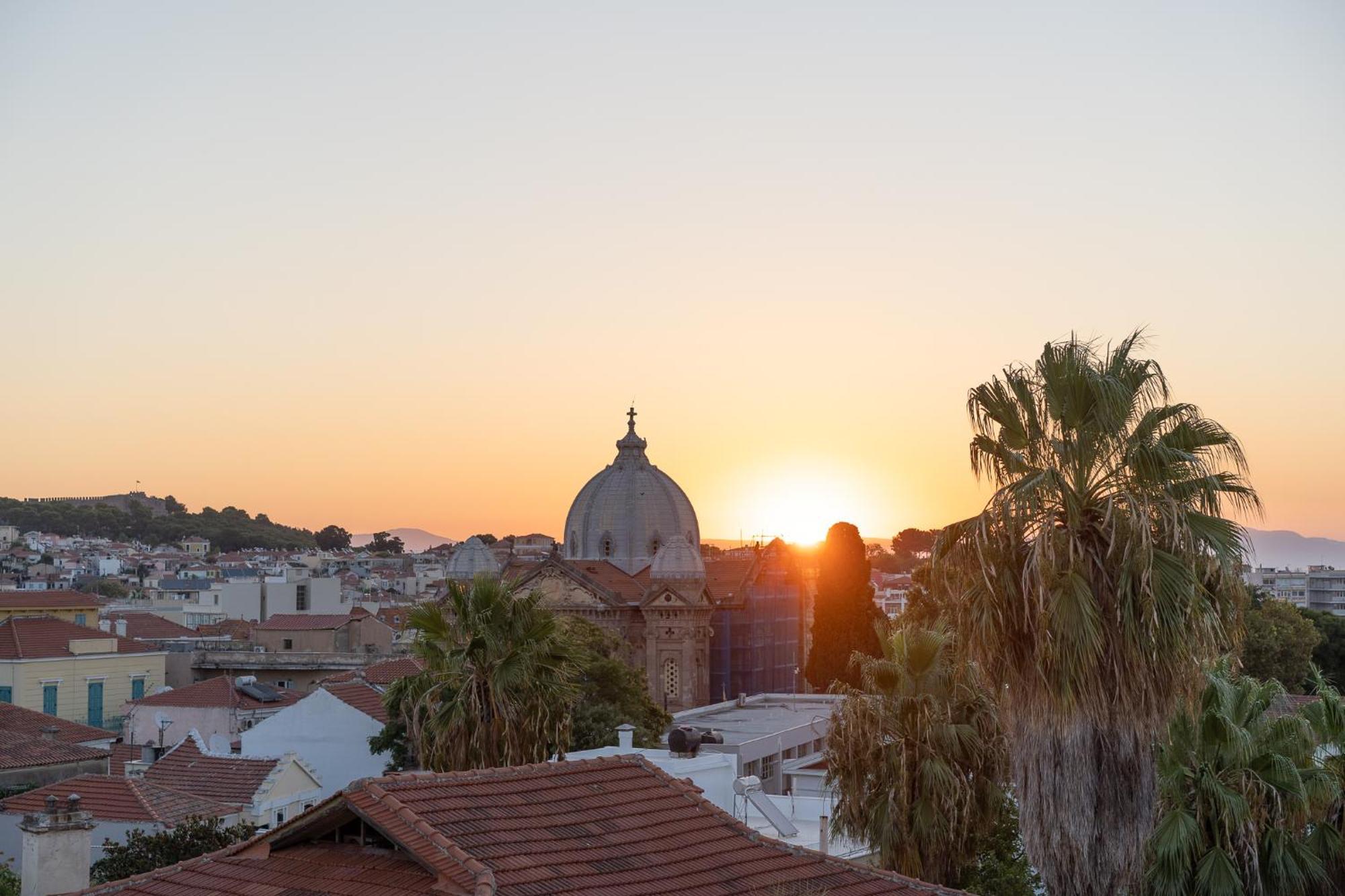 Central Mytilene City-View Apartment For 7 Bagian luar foto