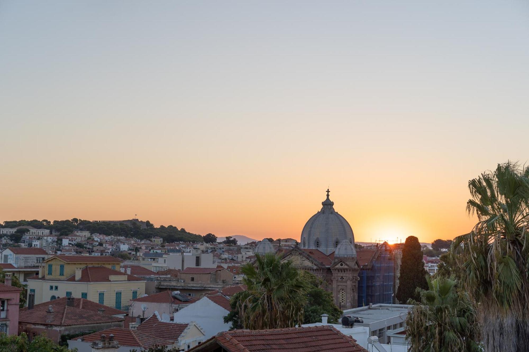 Central Mytilene City-View Apartment For 7 Bagian luar foto