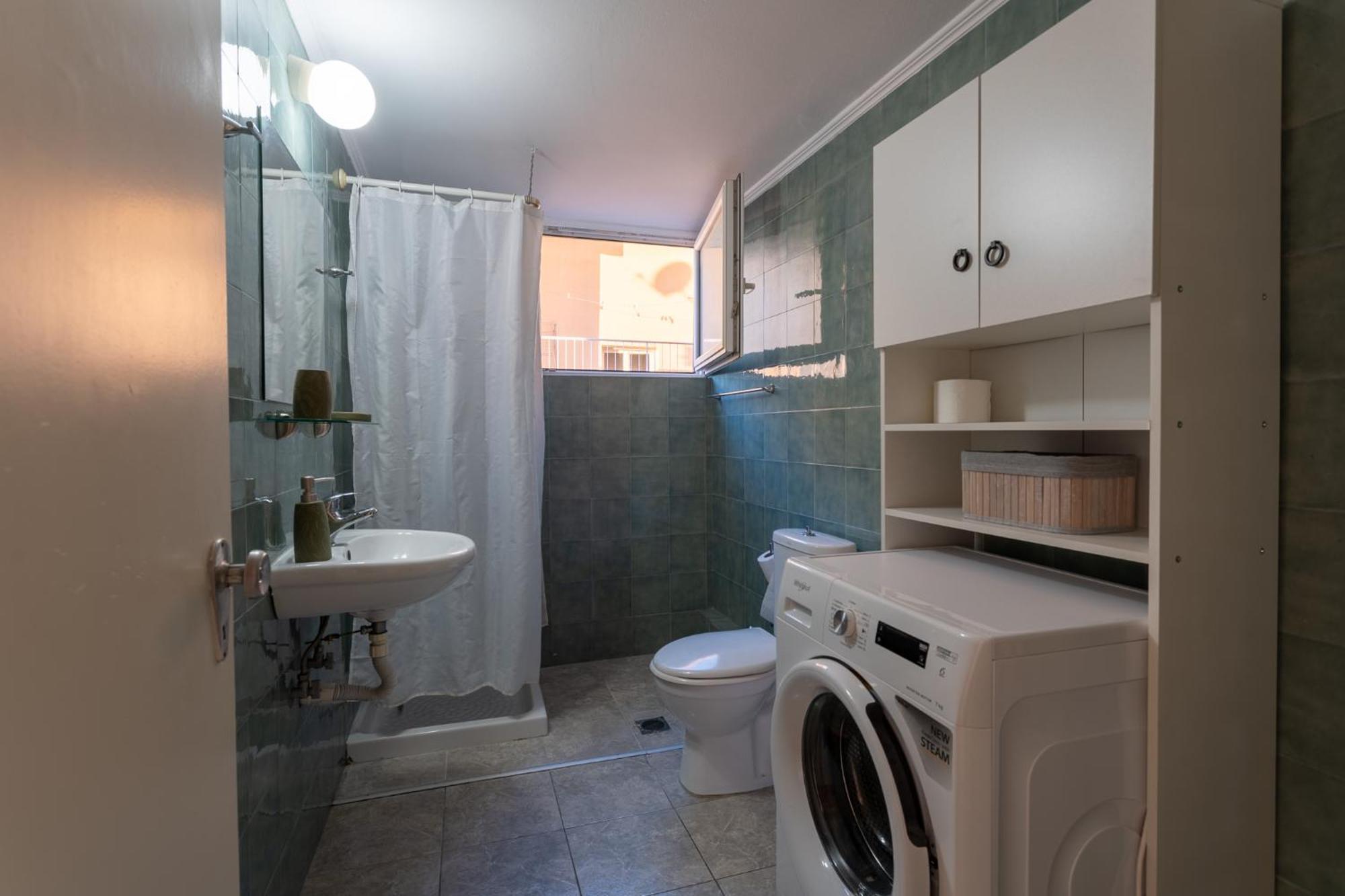Central Mytilene City-View Apartment For 7 Bagian luar foto
