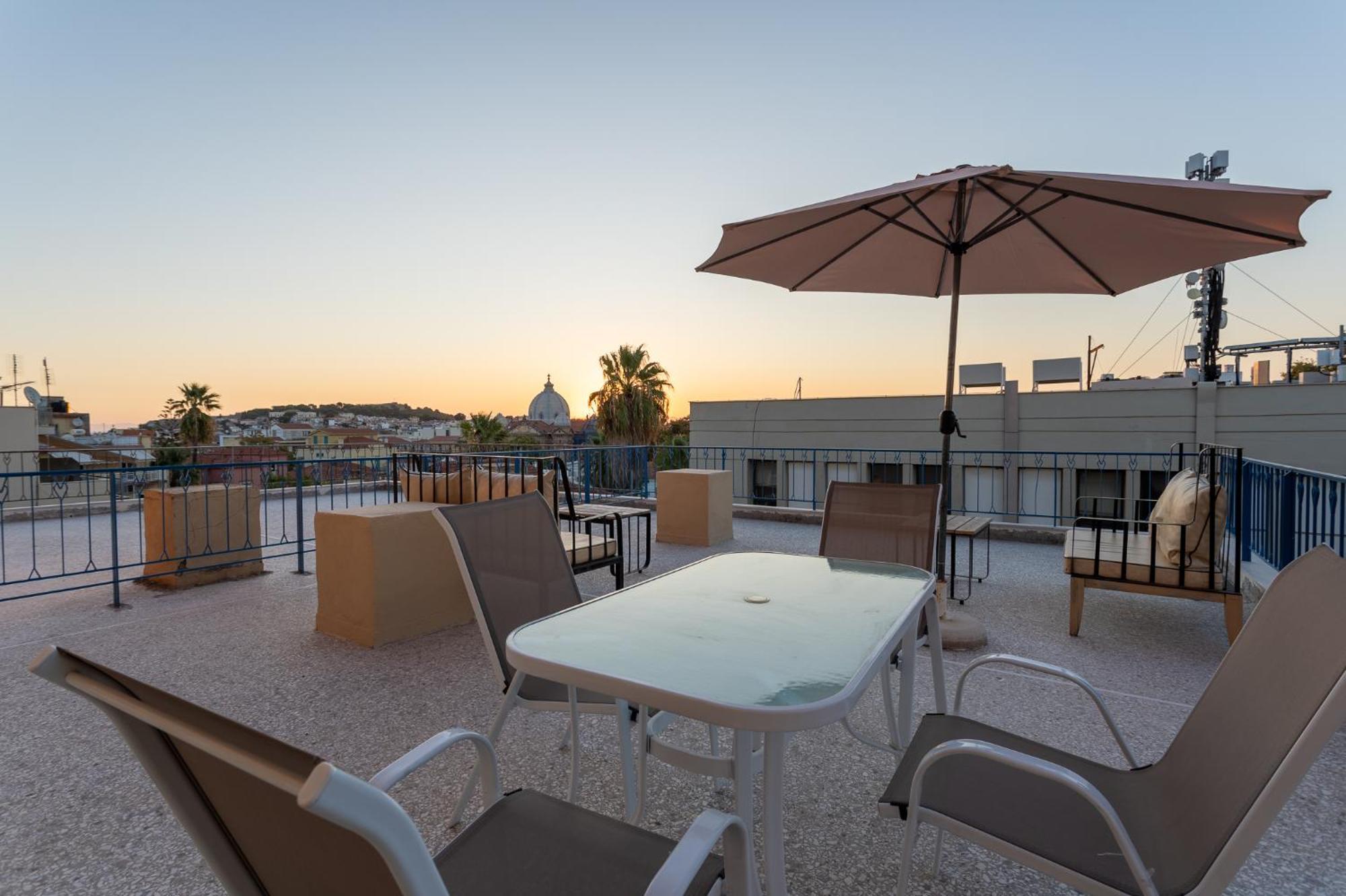 Central Mytilene City-View Apartment For 7 Bagian luar foto